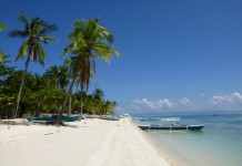 Sable blanc, ciel bleu